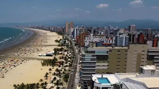 Mercado imobiliário da Baixada Santista registrou alta nas vendas de imóveis usados e queda nos novos contratos de aluguel em junho de 2026 - Imagem: Rogério Soares / Arquivo A Tribuna