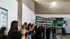 Professoras realizam protesto no gabinete do prefeito César Nascimento (PSD) - Imagem: Reprodução | Redes Sociais