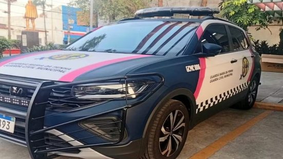 Equipe da Guarda Civil Municipal de Cubatão atua no resgate de mulher após acionamento de botão do pânico - Imagem: Prefeitura de Cubatão