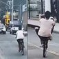 Durante a Operação Ocupação, a Guarda Civil Municipal abordou ciclistas que desrespeitaram as regras de trânsito na orla - Imagem: Reprodução