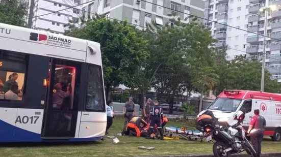 Um homem de 29 anos foi atingido por um VLT em Santos e levado à UPA após o acidente ocorrido no bairro José Menino - Foto: Rosalva Guedes/ g1