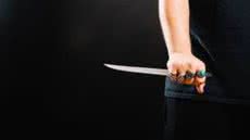Homem que foi morto com grelha de churrasco já foi acusado de tentativa de homicídio - Imagem: Reprodução/Freepik