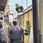 Polícia Militar prendeu dois suspeitos após o roubo e resgatou dois idosos e uma cuidadora que eram mantidos reféns em uma residência de Praia Grande - Imagem: Divulgação/Polícia Militar