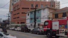 Corpo de Bombeiros prestou apoio à ocorrência ao forçar entrada na residência - Imagem: James Valencio/ A Tribuna