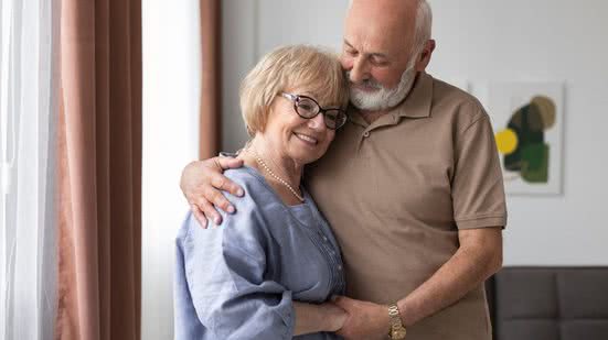 Campanha da AFNE busca ampliar adesão de idosos ao check-up anual - Imagem: Reprodução/Freepik