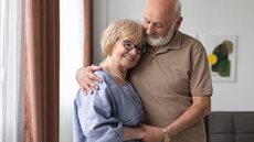 Campanha da AFNE busca ampliar adesão de idosos ao check-up anual - Imagem: Reprodução/Freepik