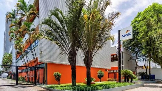 Senac abriu inscrições para mais de 4,3 mil vagas em cursos técnicos e livres nas unidades de Santos e Bertioga, com 2.858 bolsas de estudo integrais para o segundo semestre de 2026 - Imagem: Reprodução/Senac