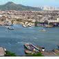 Travessia de balsas entre Santos e Guarujá. - Imagem: Reprodução | Flávio Hopp/A Tribuna Jornal