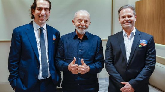 Presidente Lula se reúne com Jorge Pinheiro Koren de Lima, CEO da Hapvida, e Gustavo Ribeiro, vice-presidente da empresa. - Imagem: Divulgação