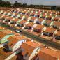 Na Baixada Santista, há 5,2 mil contratos com prestações em atraso - Imagem: Reprodução/ CDHU