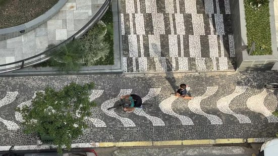 Prefeitura de Santos vetou projeto aprovado pela Câmara que transferia ao município a responsabilidade pela manutenção e conservação das calçadas - Imagem: Arquivo/Vanessa Rodrigues/A Tribuna Jornal
