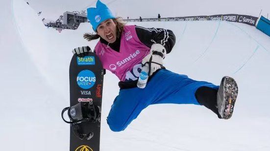 O atleta Pat Burgener, naturalizado brasileiro, compete hoje no halfpipe - Foto: @f.storm