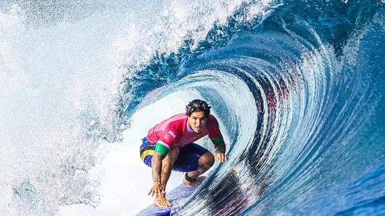 Medina volta à elite do surfe após cirurgia no ombro - Foto: @willlucass/@timebrasil