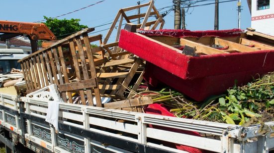 Nova regra em São Vicente pune com rigor quem joga lixo em canais e rios - Imagem: Prefeitura de São Vicente