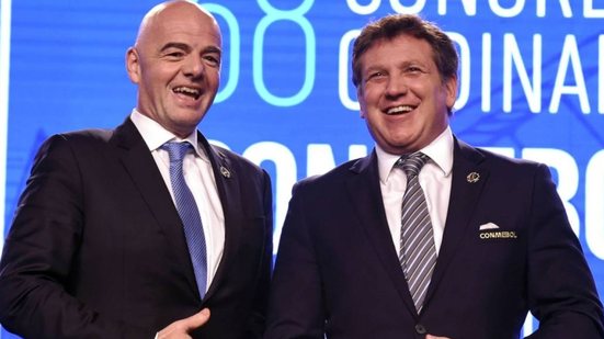 Alejandro Domínguez exalta liderança de Infantino e fecha com presidente da Fifa - Foto: Eitan Abramovich / AFP