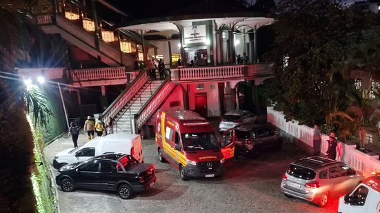 Vítima é levada ao PS Central após ser atacada por cachorro no topo do Monte Serrat - Imagem: Reprodução