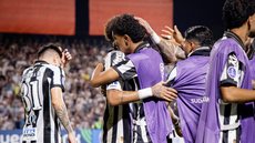Após confusão e acusações de tapa no rosto, dupla santista usa zona mista no Paraguai para encerrar crise interna - Foto: Raul Baretta / Santos FC