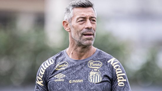 Pedido de pagamento à vista travou negociações de parcelamento entre a diretoria santista e o staff de Caixinha - Foto: Raul Baretta / Santos FC