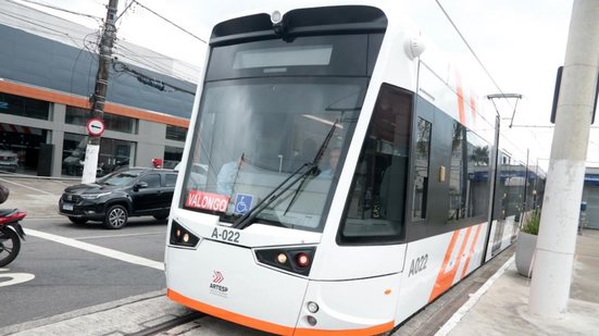 BR Mobilidade reforça orientações de segurança para pedestres e motoristas com o aumento da circulação de trens no Centro - Foto: Prefeitura de Santos