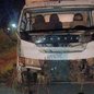 Um caminhão caiu em uma valeta após o impacto e uma carreta teve o retrovisor destruído - Foto: Artesp