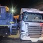 Batida destruiu lateral de veículo de carga, mas motorista e maquinista saíram ilesos - Foto: Artesp