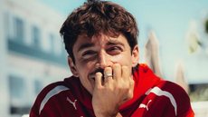 Monegasco ocupa a terceira colocação no campeonato mundial de 2026 - Imagem: Divulgação / Ferrari