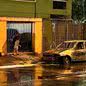 Assim que os agentes chegaram ao endereço, encontraram o carro totalmente consumido pelo fogo - Imagem: Reprodução/ G1