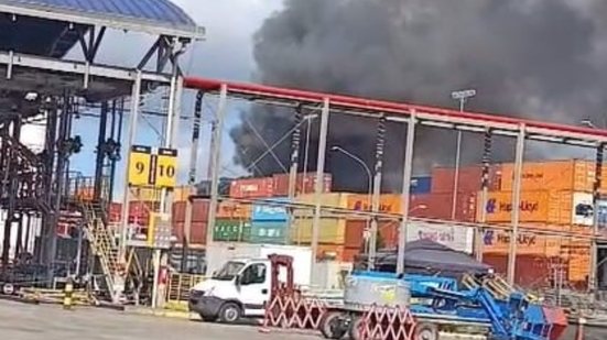 O Corpo de Bombeiros foi acionado e enviou 13 agentes e cinco viaturas para o atendimento - Imagem: Reprodução