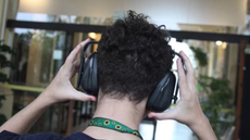 Abafadores para reduzir o impacto e promovem mais conforto para pessoas com hipersensibilidade auditiva durante o Ano Novo - Imagem: Carlos Nogueira/Arquivo