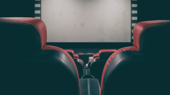 A frequência nas salas de cinema atinge 68% em relação a 2019, mostrando um declínio em comparação a 2023 - Imagem: Reprodução / Pixabay