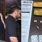 Casal foi detido durante investigação de uma suposta fraude no concurso da Guarda Civil Municipal de Itanhaém, realizado no domingo (18) - Imagem: Carlos Cruz/Canal5WebTV