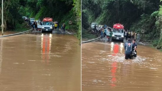 Equipes do Samu transportam motociclista de 23 anos em uma maca por trecho alagado da Rodovia Prefeito Dirceu Dias Batista, entre Ribeira e Itapirapuã Paulista, no interior de São Paulo - Imagem: Prefeitura de Ribeira