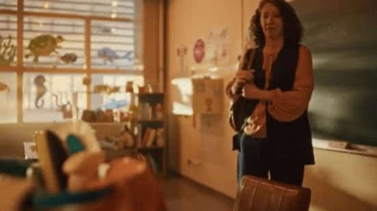 Com filmes e peças gráficas, a campanha busca promover uma divisão mais justa das responsabilidades domésticas. - Imagem: Reprodução