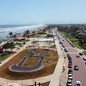 Orla revitalizada da Praia do Cibratel, em Itanhaém, recebeu investimento de R$ 4,1 milhões e agora conta com quadras esportivas, pista de skate e áreas de convivência. - Imagem: Reprodução/Prefeitura de Itanhaém