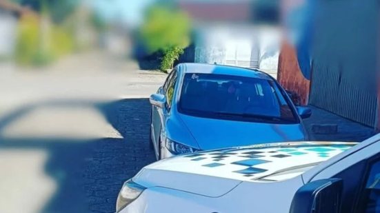 A Força Tática do 29º Batalhão prendeu um homem em Itanhaém após denúncia sobre um Honda Civic suspeito de ser roubado - Foto: Divulgação/ 29º BPMI