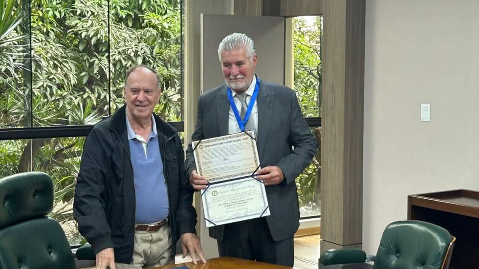 Sartori recebeu medalha de honra do Clube Círculo Militar; ele impediu que entidade fosse despejada - Imagem: arquivo pessoal