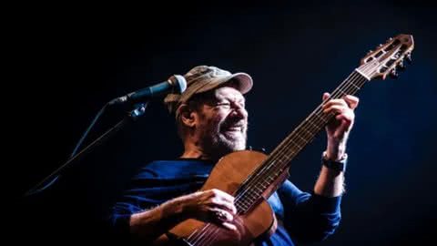 João Bosco fará show gratuito em Santos nesta quinta-feira - Imagem: reprodução Prefeitura de Santos