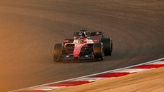 Charles Leclerc impressiona com 1min31s992, liderando os testes no Bahrein - Imagem: Reprodução / Ferrari