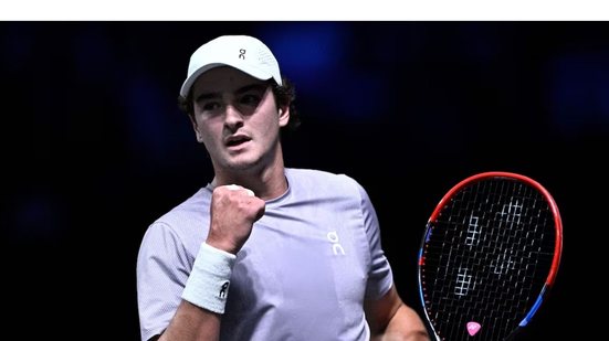 Se avançar, João Fonseca pode enfrentar o italiano Luca Nardi ou um lucky loser na segunda rodada - Foto: Julien de Rosa/ AFP