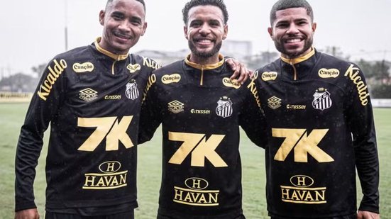 O meia Jeffinho e os atacantes Leleti e Lipão participaram de treino com o Santos, buscando experiência e aprendizado - Foco: Raul Baretta/ Santos FC