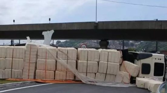 O Corpo de Bombeiros foi acionado e enviou viaturas para atender a ocorrência - Imagem: Reprodução