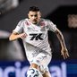 O atacante Tiquinho Soares será reavaliado nesta semana - Foto: Raul Baretta/ Santos FC