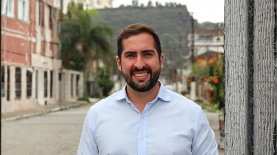 Kayo Amado, prefeito de São Vicente, é alvo de ação popular - Imagem: Reprodução