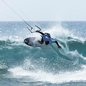 O kitesurfista Gabriel Benetton, de Itanhaém, garantiu o terceiro lugar na etapa de abertura do GKA Kite World Tour 2026, disputada em Ponta Preta - Imagem: Divulgação