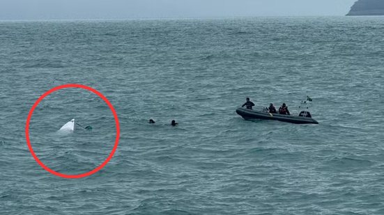 Apesar da lancha ter sido encontrada, as buscas por Bruno e Lucídio continuam com apoio de diversas equipes de resgate - Foto: Capitania dos Portos de SP