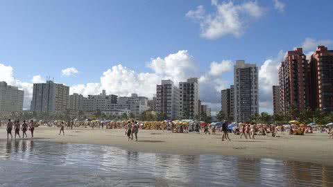 Prefeitura de Praia Grande toma decisão sobre licença definitiva de ambulantes - Imagem: Wikimedia Commons / Vila Guilhermina