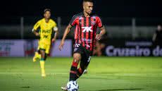 Atacante rescindiu contrato após reprovação em exames médicos. - Imagem: Victor Ferreira / EC Vitória