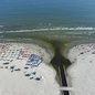 Os sete pontos monitorados nas praias de Santos estão classificados como impróprios para banho no boletim mais recente da Cetesb. Ao todo, 17 locais apresentam restrição na Baixada Santista - Imagem: Matheus Müller/g1