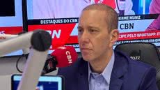 Prefeito de Sorocaba, Rodrigo Manga, durante entrevista à Rádio CBN Santos, na qual confirmou seu projeto de se lançar como pré-candidato ao Senado em 2026 - Foto: Rádio CBN Santos