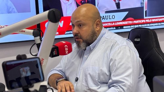 Maurício Prado destaca a importância de políticas habitacionais de médio e longo prazo para enfrentar a crise de habitação na Baixada Santista - Foto: Rádio CBN Santos